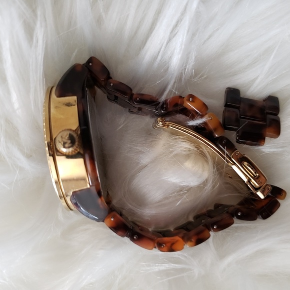 Michael Kors tortoise bracelet watch - Picture 5 of 8